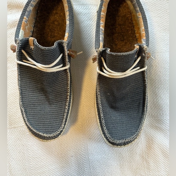 Size 14 HeyDude shoes - Picture 1 of 5